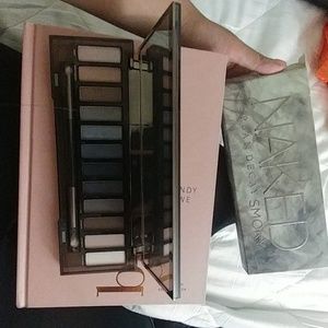 Authentic never swatched Naked Smokey Palette
